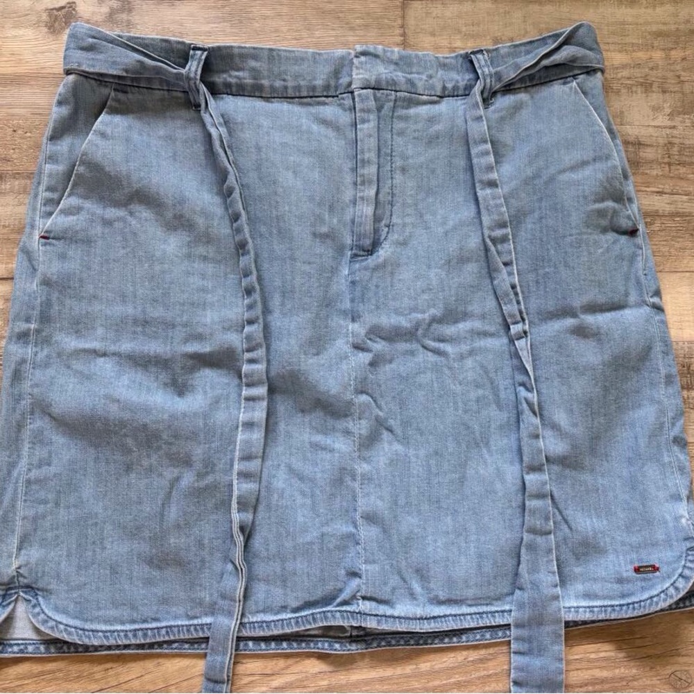 SPECIAL 2/30$
Tommy Hilfiger Blue Mini Skirt